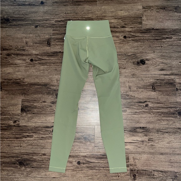 Lululemon brand new Wunder Under legging 28” - Picture 6 of 6
